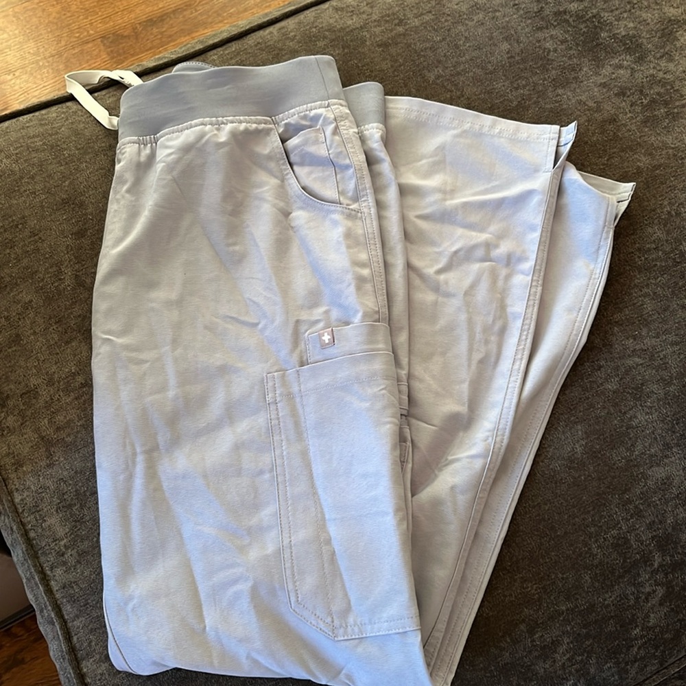 Figs Yola skinny scrub pants 2.0  - Vapor blue space dye
Size Medium